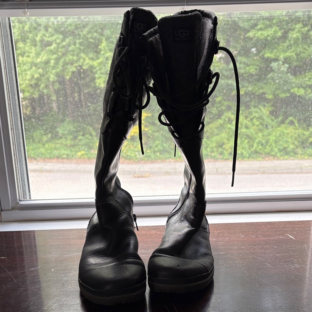 UGG Black Leather Elsa Lace-Up Boots Women SZ 9 FLAWED
